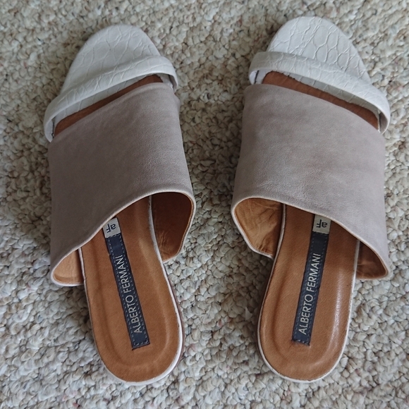 Alberto Fermani Tan and White Italian leather Slide Sandals size 6